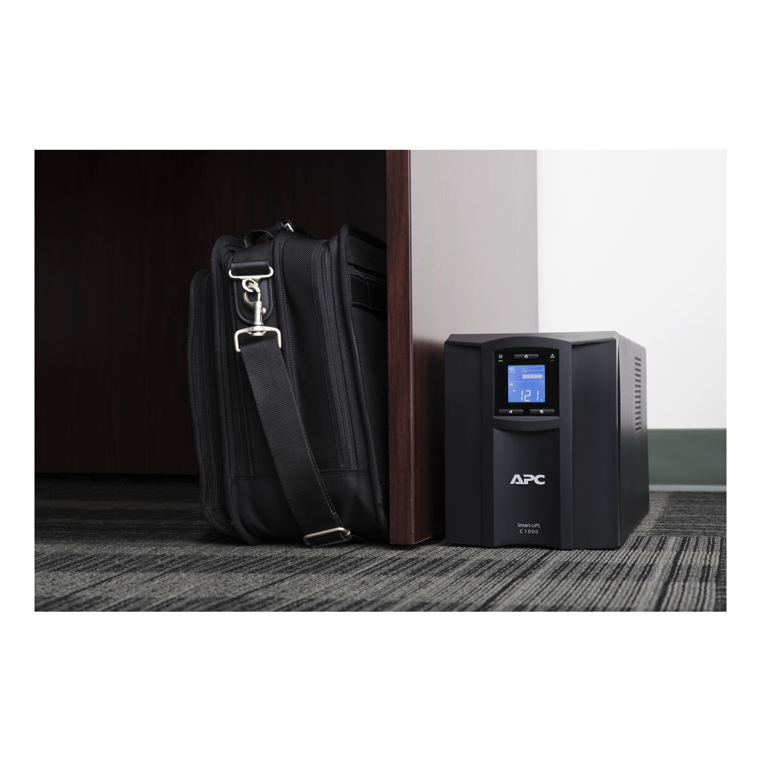 APC Smart-UPS C, Line Interactive, 1000VA, Tower, 230V, 8x IEC C13 outlets, SmartConnect port, USB and Serial communication, AVR, Graphic LCD