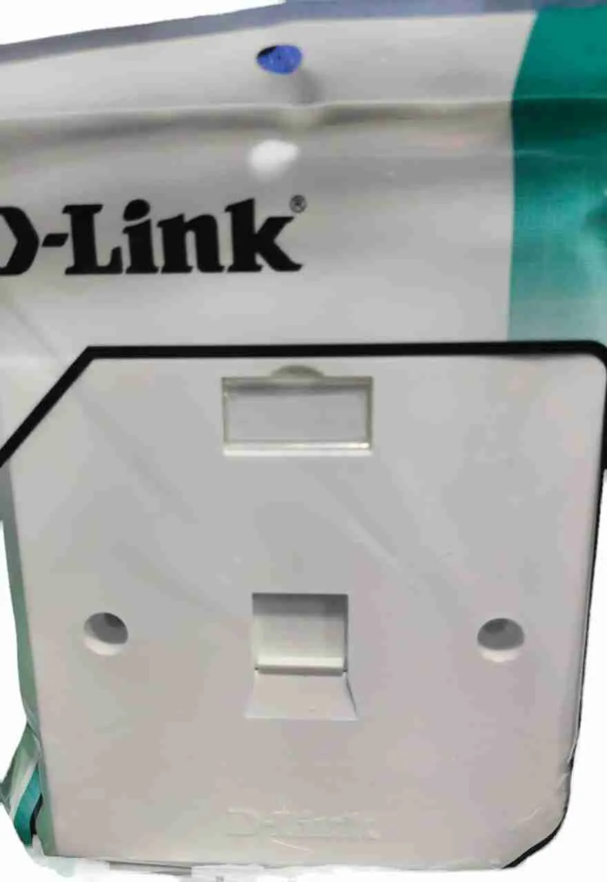D-LINK Single Faceplate Accepts One Keystone Jack with Shutter & ID Plate - 86*86 mm - White Color - Square